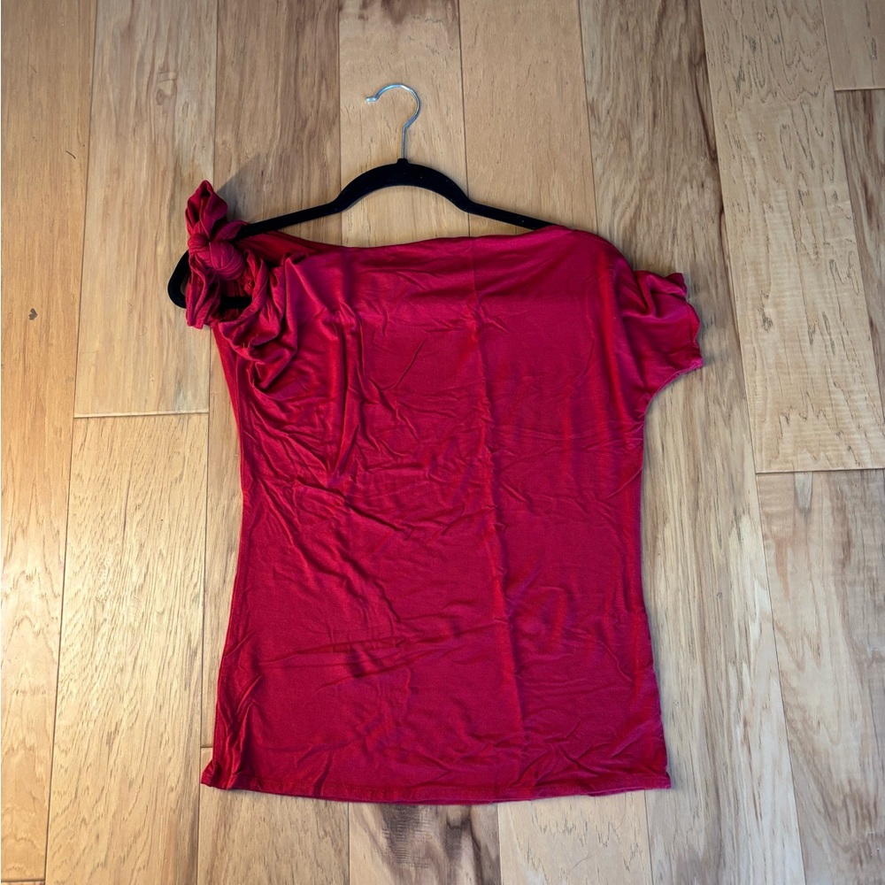 PattyBoutik Red Short Sleeve Top with Floral Accent